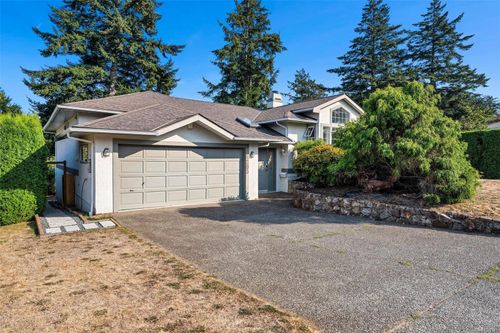 4205 Wakefield Pl, Saanich, BC, V8N6E6 | Card Image
