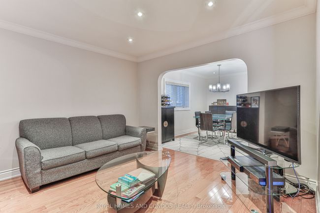 1075 Glengrove Ave, House other with 4 bedrooms, 3 bathrooms and 4 parking in North York ON | Image 6