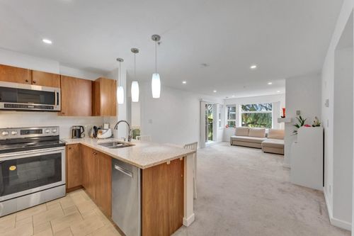 320-6508 Denbigh Ave, Burnaby, BC, V5H4W6 | Card Image
