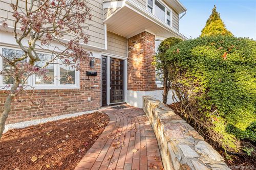 1554 Holiday Park Dr, Wantagh, NY, 11793-2540 | Card Image