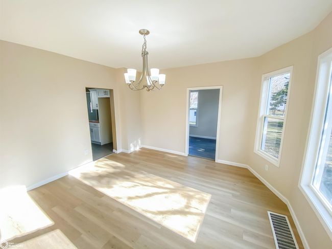 118 S Garfield Ave, Home with 3 bedrooms, 2 bathrooms and 2 parking in Burlington IA | Image 5