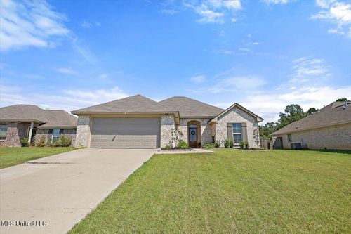 915 Filmore Dr, Brandon, MS, 39042-2375 | Card Image