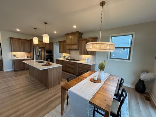 17924 Headwaters Dr, Lakeville, MN, 55044-5349 | Card Image