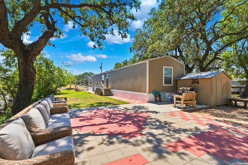 735 Park St, Pleasanton, TX, 78064-3711 | Card Image