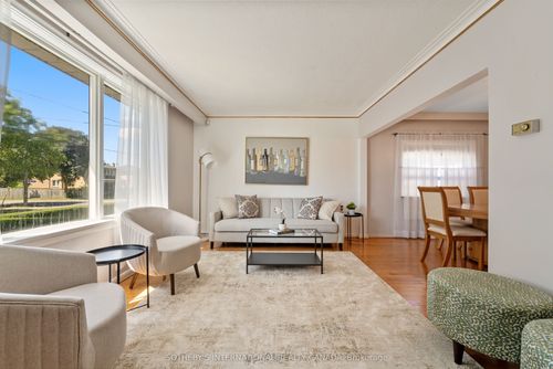 76 Lawnside Dr, North York, ON, M6L1Z7 | Card Image