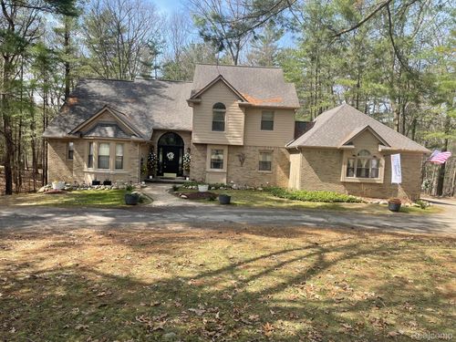 573 Nakomis Trl, Lake Orion, MI, 48362-1263 | Card Image