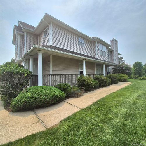 2501 Willow Pond Drive, Riverhead, NY, 11901 | Card Image