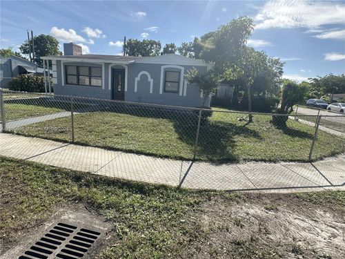 2124 S Beech Rd, West Palm Beach, FL, 33409 | Card Image