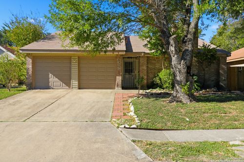 6315 Forest Vlg, San Antonio, TX, 78250-4095 | Card Image