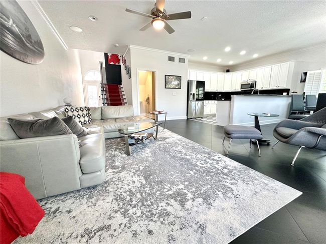 living area | Image 4