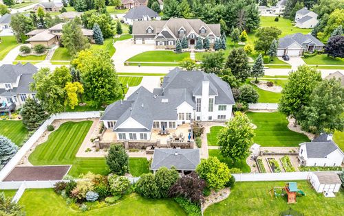 1944 Kitty Hawk Dr, Waterloo, IA, 50701-9364 | Card Image