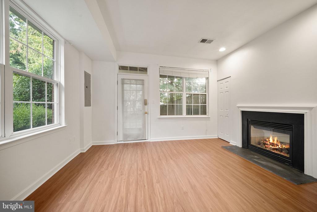 Residential Lease in ASHBURN 5