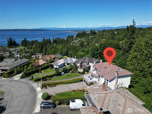 1621 Edgemoor Ln, Everett, WA, 98203-1672 | Card Image