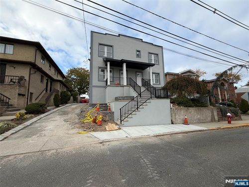 743 Kingsland Ave, Ridgefield, NJ, 07657-1411 | Card Image