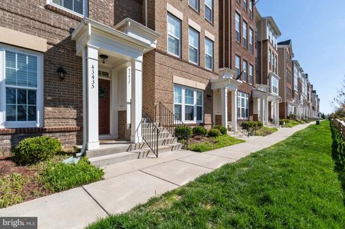 43437 Town Gate Sq, CHANTILLY, VA, 20152-1808 | Card Image