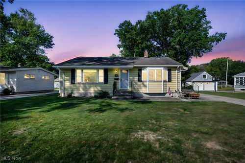 250 Vineyard Rd, Avon Lake, OH, 44012-1728 | Card Image