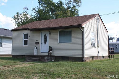 502 Snedeker St, Jerseyville, IL, 62052-1940 | Card Image
