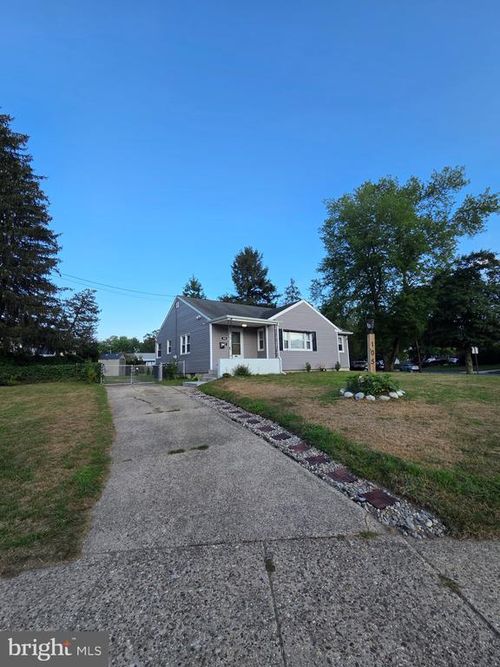 105 Dawn Dr, Mount Holly, NJ, 08060-1254 | Card Image