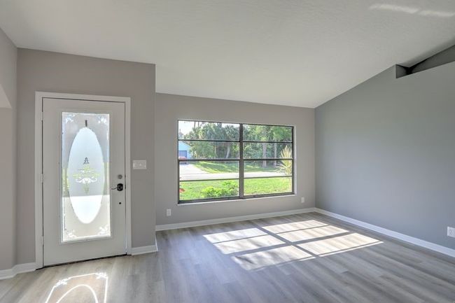 123 Friar Ct, House other with 3 bedrooms, 2 bathrooms and null parking in SEBASTIAN FL | Image 9