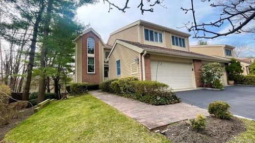 28 Willow Ridge Dr, Smithtown, NY, 11787-1562 | Card Image