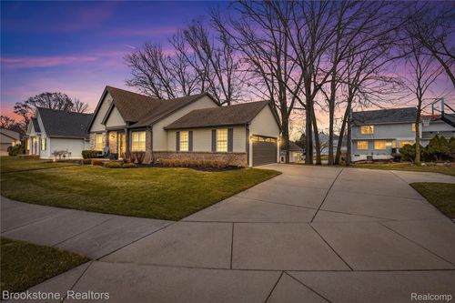 510 Woodland Hills Dr, Walled Lake, MI, 48390-2978 | Card Image