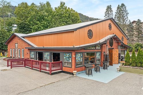 1003 Beech Mountain Pkwy, Beech Mountain, NC, 28604-8018 | Card Image