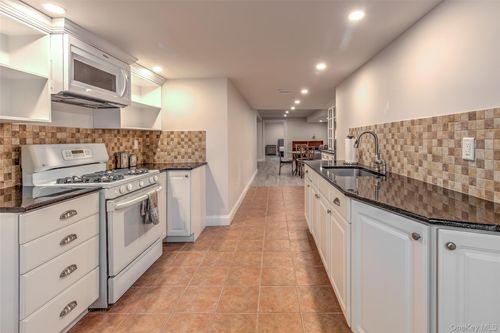 17 Cobbler Ln, East Setauket, NY, 11733-1171 | Card Image