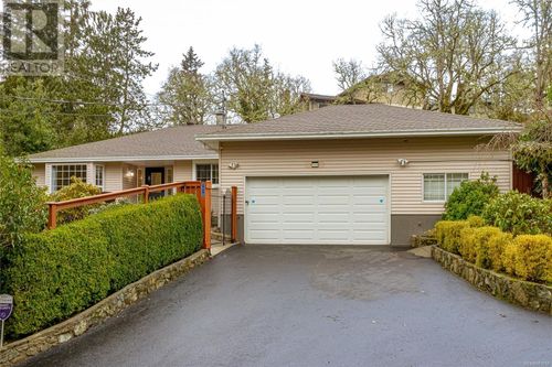 1018 Benvenuto Ave, Brentwood Bay, BC, V8M1A1 | Card Image