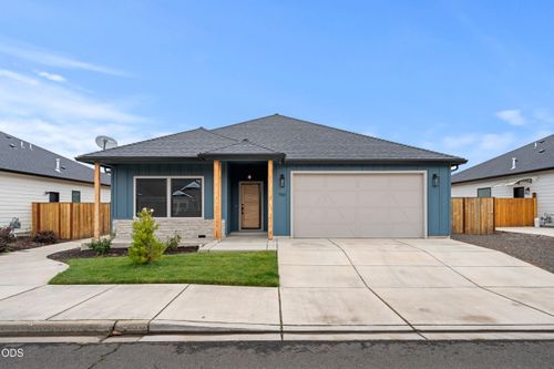 961 Arrowhead Trl, Eagle Point, OR, 97524-8615 | Card Image