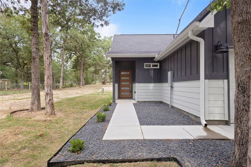 240 Shadow Oak Dr, Bastrop, TX, 78602-7678 | Card Image