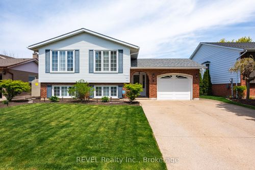 9 Amberwood Crt, St. Catharines, ON, L2N7E1 | Card Image