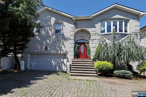 557 Schuyler Ave, North Arlington, NJ, 07031-5004 | Card Image