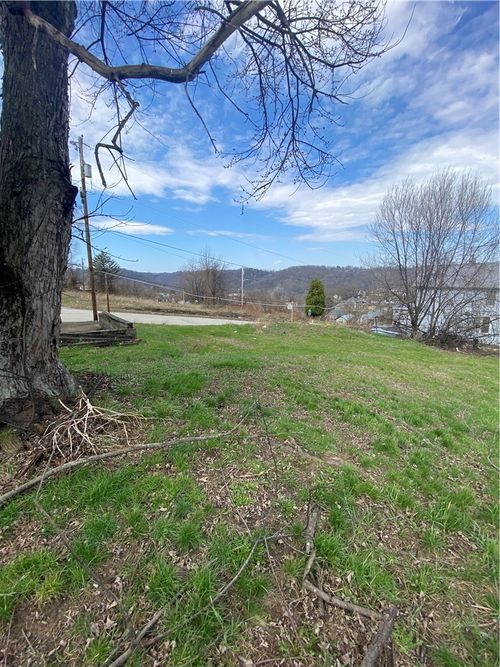 547 Summit Ave, Monessen, PA, 15062-1558 | Card Image