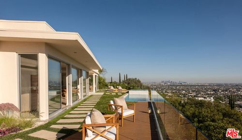 8515 Hedges Way, LOS ANGELES, CA, 90069-1412 | Card Image