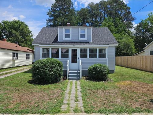 212 Middle St, Smithfield, VA, 23430-1017 | Card Image