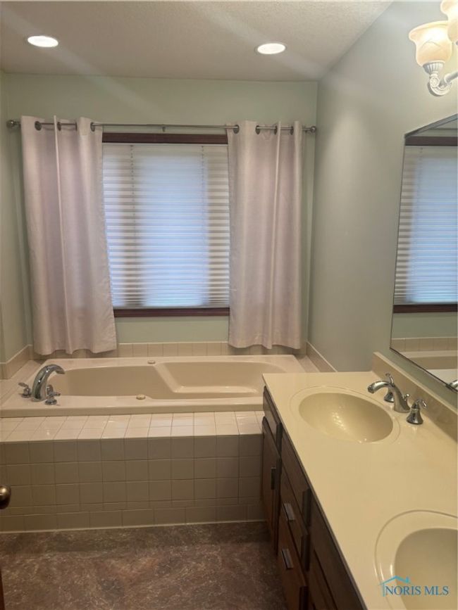 6134 Cemetery Rd, House other with 3 bedrooms, 3 bathrooms and 2 parking in Whitehouse OH | Image 19