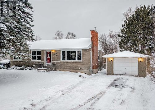 22 Sandra St, Garson, ON, P3L1J2 | Card Image