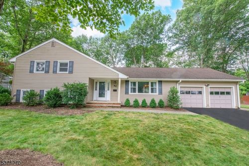 90 Greenbriar Dr, Berkeley Heights, NJ, 07922-1245 | Card Image