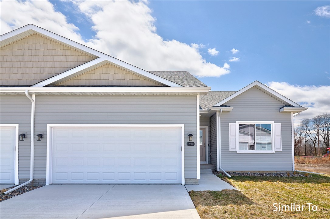 Walnut Meadows Cir, Urbandale, IA 50323