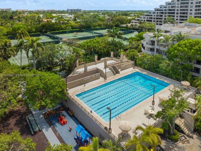 APT-446 - 141 Crandon Blvd, Condo with 3 bedrooms, 2 bathrooms and null parking in Key Biscayne FL | Image 29
