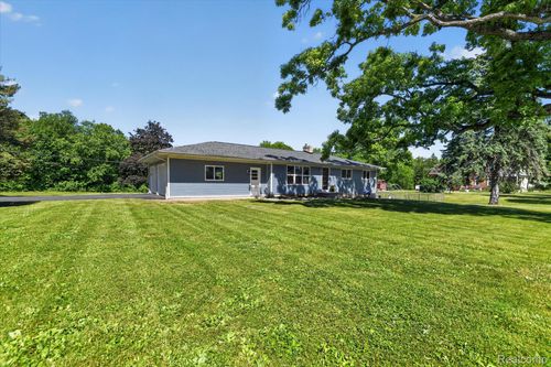 2250 Montague Rd, Davison, MI, 48423-9103 | Card Image