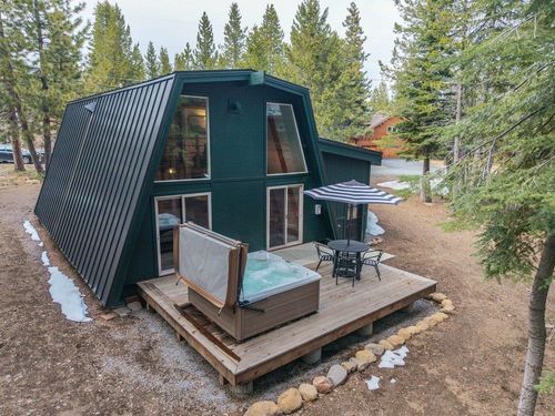 12102 Viking Way, Truckee, CA, 96161-7042 | Card Image