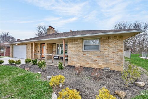 4527 W Ranchview Ave, North Olmsted, OH, 44070-2757 | Card Image