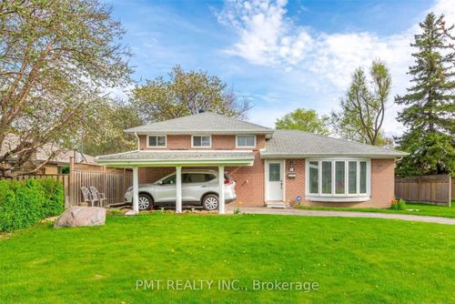 main-7 Waterbury Dr, Etobicoke, ON, M9R3X7 | Card Image