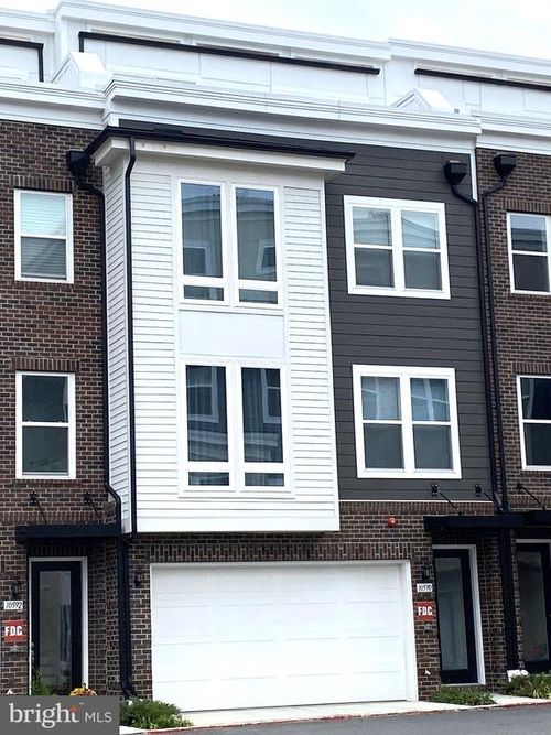 10590 Red Oak St, FAIRFAX, VA, 22030-2240 | Card Image