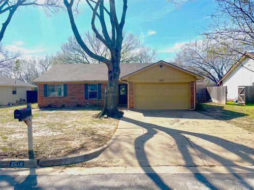 2610 N Casa Blanca Court, Arlington, TX, 76015 | Card Image