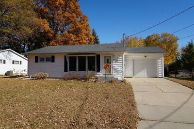 112 Chautauqua, House other with 3 bedrooms, 1 bathrooms and null parking in Charles City IA | Image 1