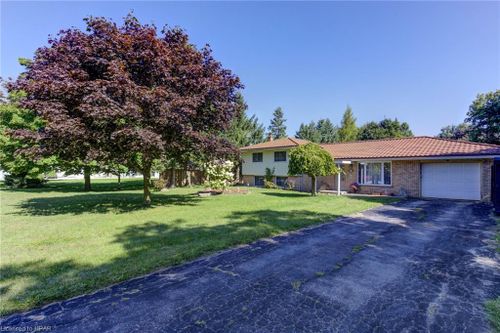 5926 Somerset Dr, Brunner, ON, N0K1C0 | Card Image