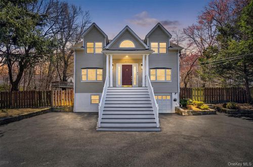 517 Elizabeth Rd, Yorktown Heights, NY, 10598-3405 | Card Image