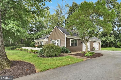4075 Nolt Rd, MOUNT JOY, PA, 17552-8882 | Card Image